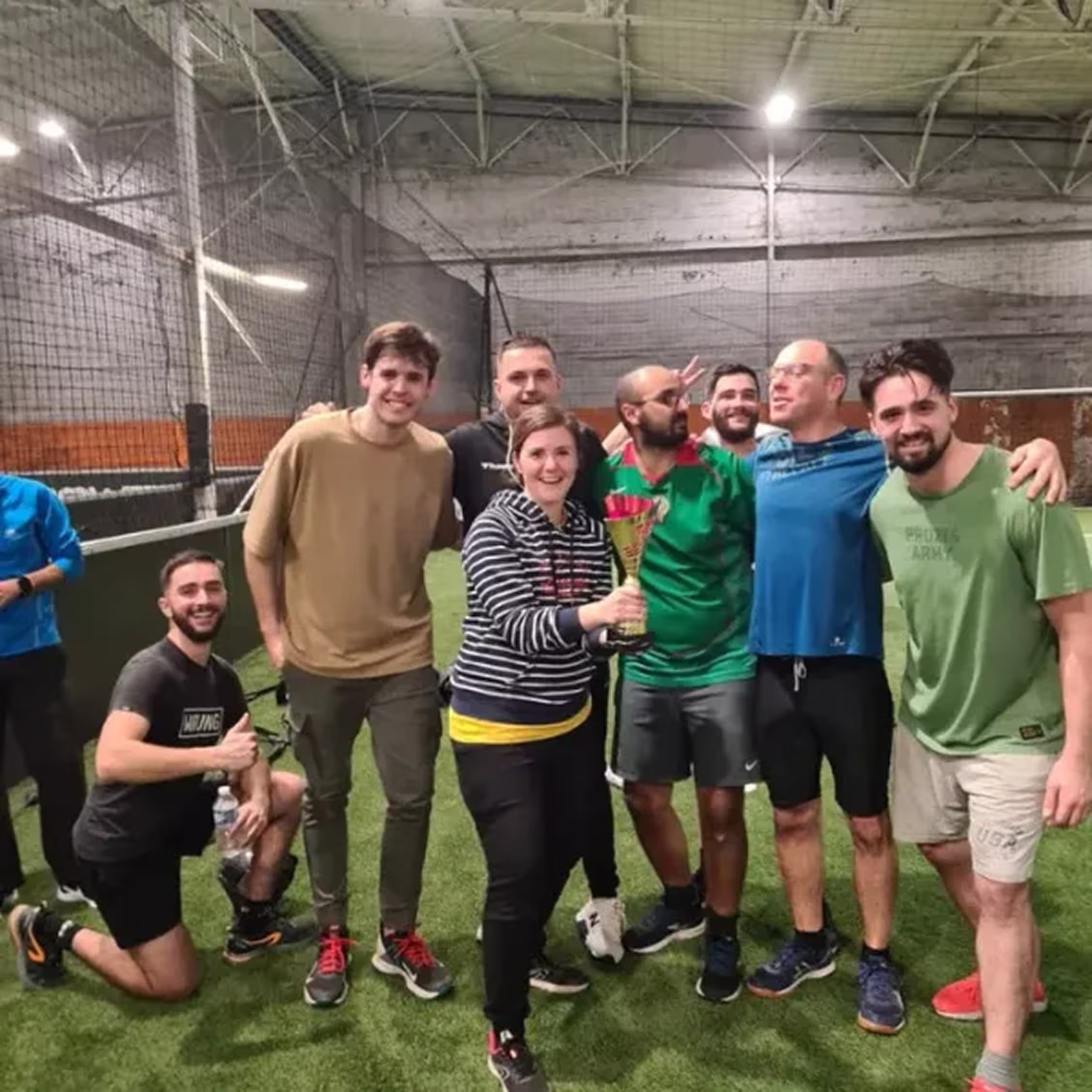 Bubble foot Bordeaux UniGames - hommes pose football terrain