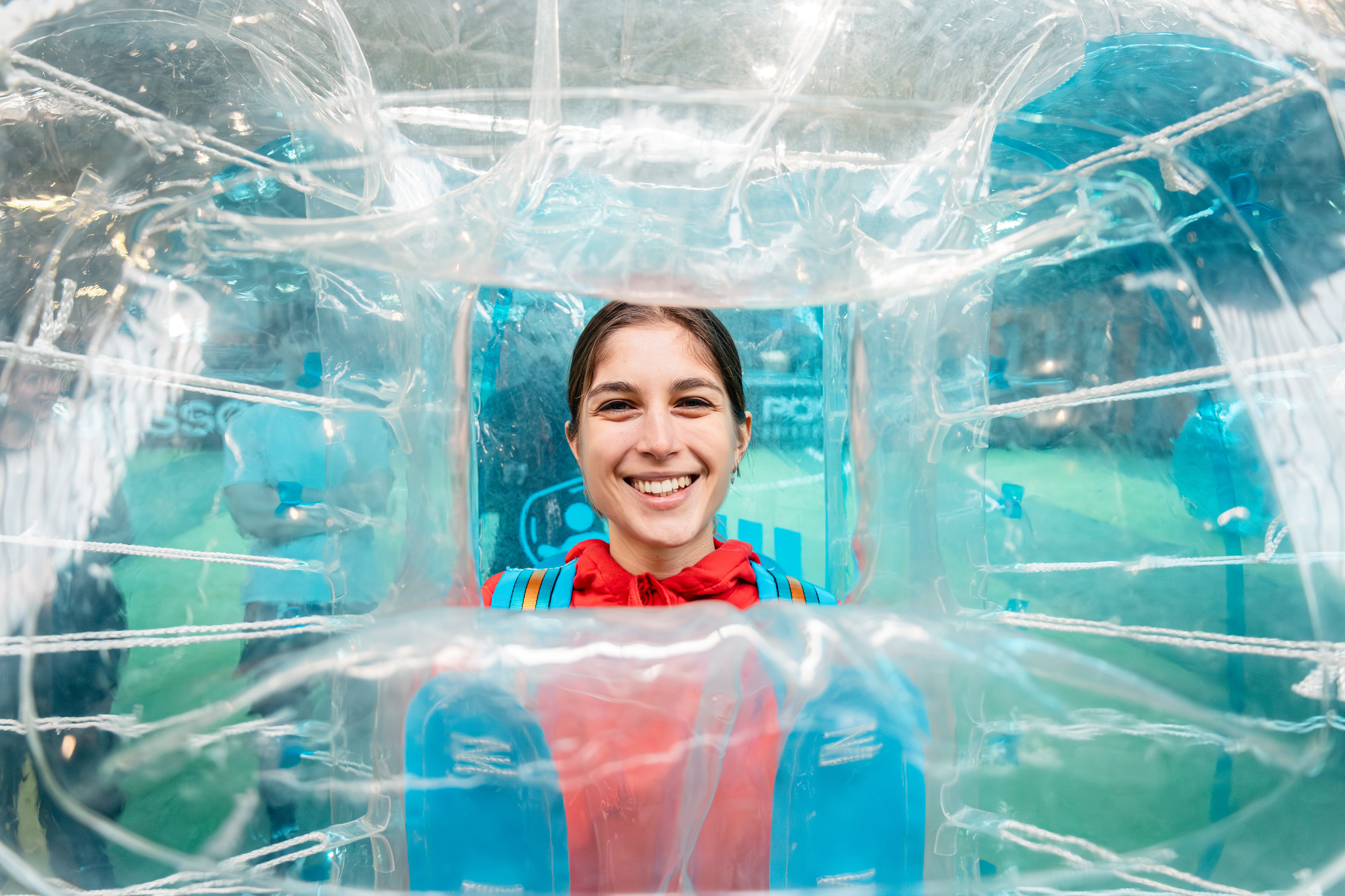 Participante dans une bulle de Bubble Foot