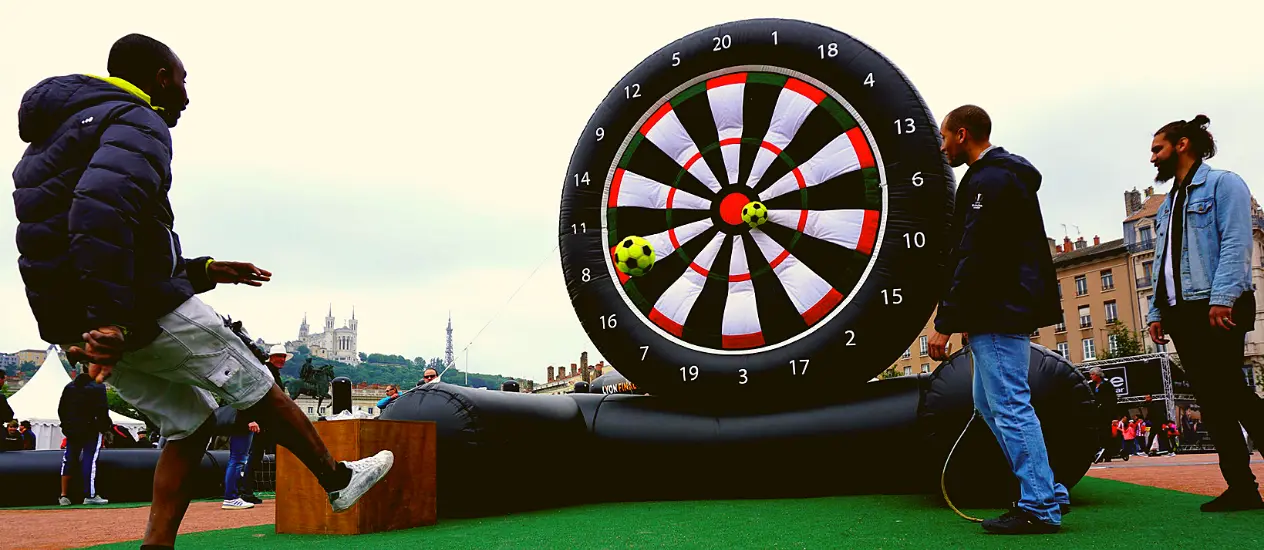 Archery game Bordeaux UniGames - debout geant jeu