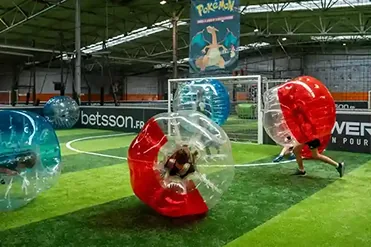 Affrontement entre joueurs de Bubble Foot à Bordeaux