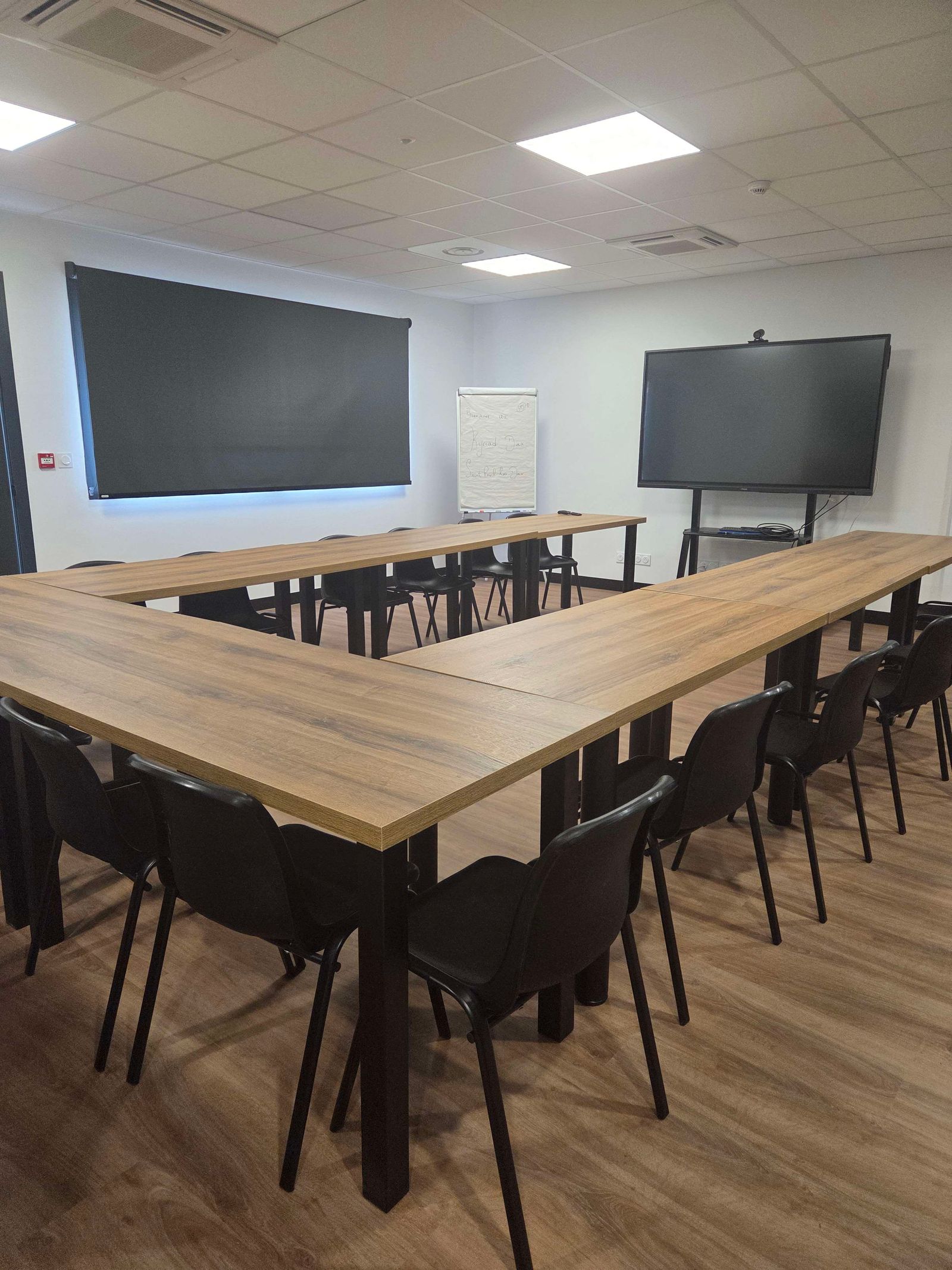 Salle préparée dans un centre partenaire pour une entreprise à Pau